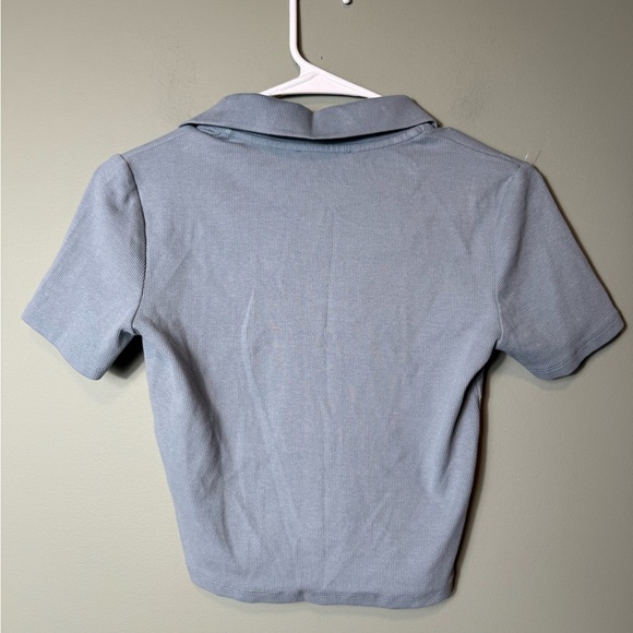 Zara‎ Women’s Blue VNeck Collared Crop Shirt Short Sleeve Size Medium - Picture 3 of 3